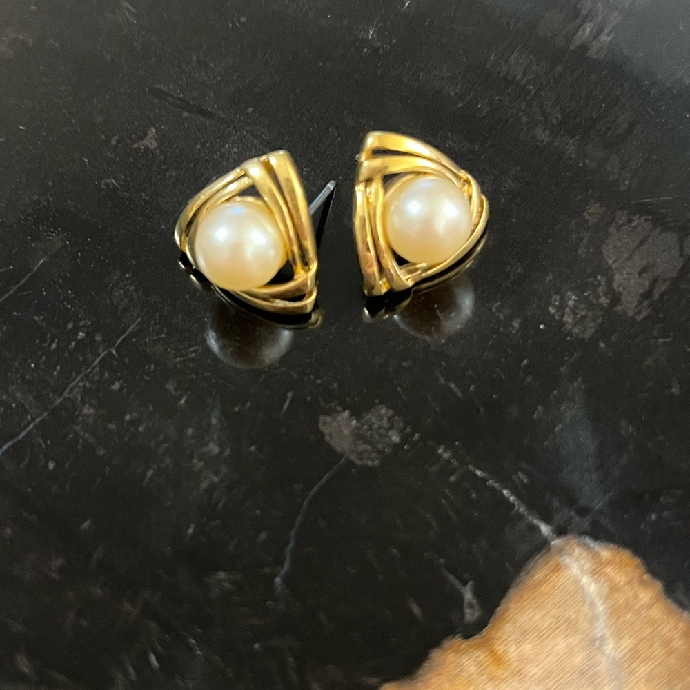 Signed Richelieu vintage earrings, gold tone with faux pearl.